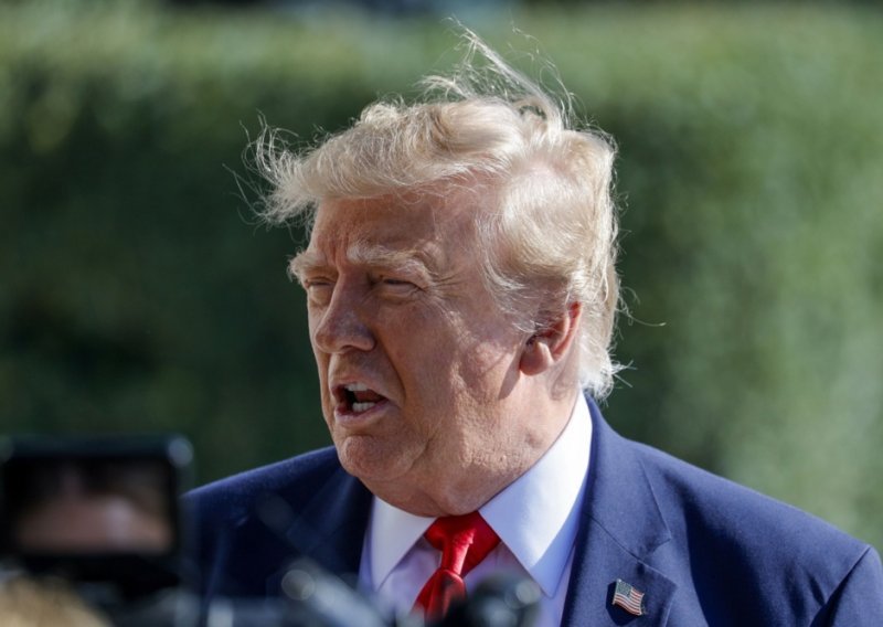 Trump nastavlja obračun s bivšim šefom FBI-ja, on poručuje: 'Evo ih opet'