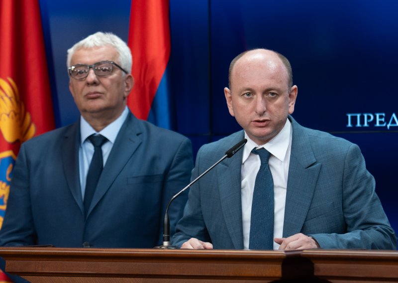 Pao ćaća, što će djeca? Na kušnji i mreža Vučićevih poltrona u Crnoj Gori: 'Potpuno će nestati'