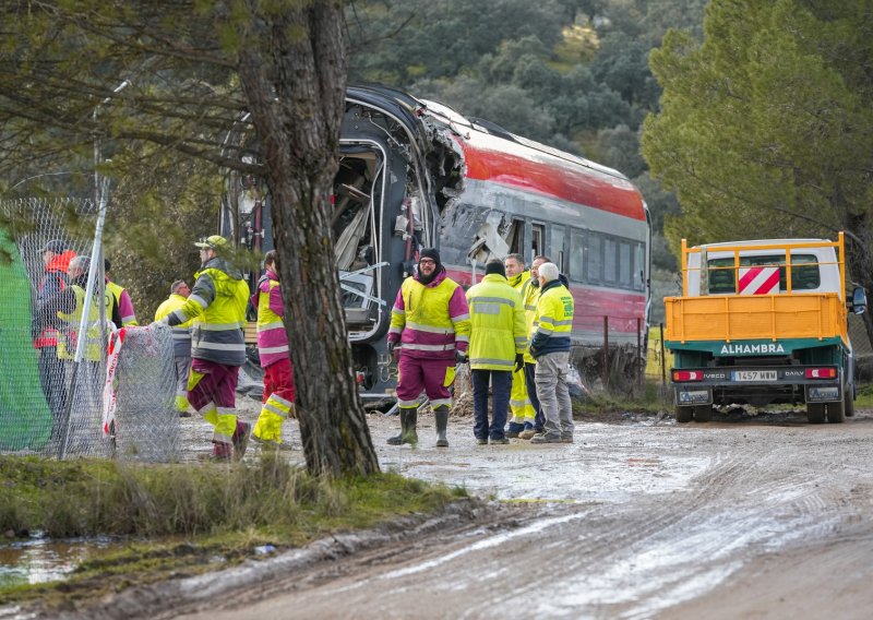 Prije devet mjeseci u sudaru vlakova poginulo 46 ljudi. Sada se strahuje od još veće tragedije