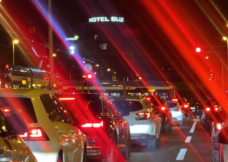 Totalni zastoj u Zagrebu: Zbog sudara na tračnicama paraliziran promet