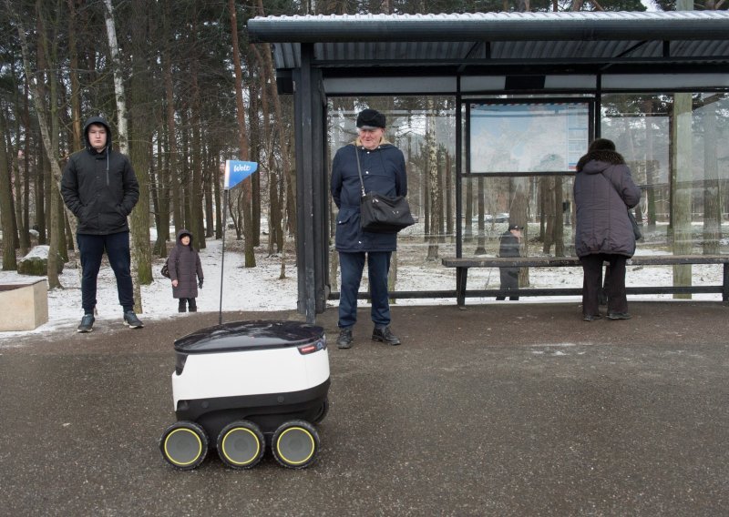 [VIDEO] Robotsko vozilo izazvalo prometnu nesreću i pobjeglo s mjesta događaja