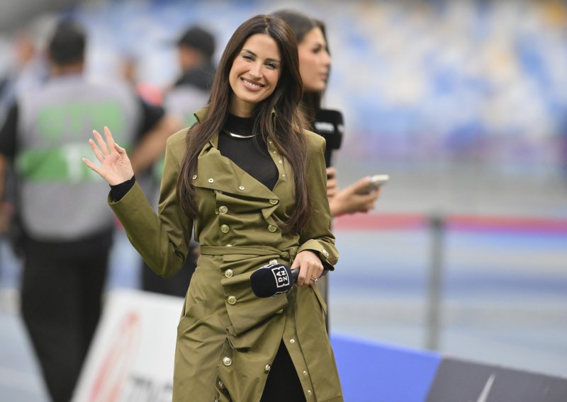 Talijanska voditeljica zapalila Instagram fotkama sa stadiona, a jedan komentar nasmijao je sve: ‘Trebala bi dobiti kaznu’