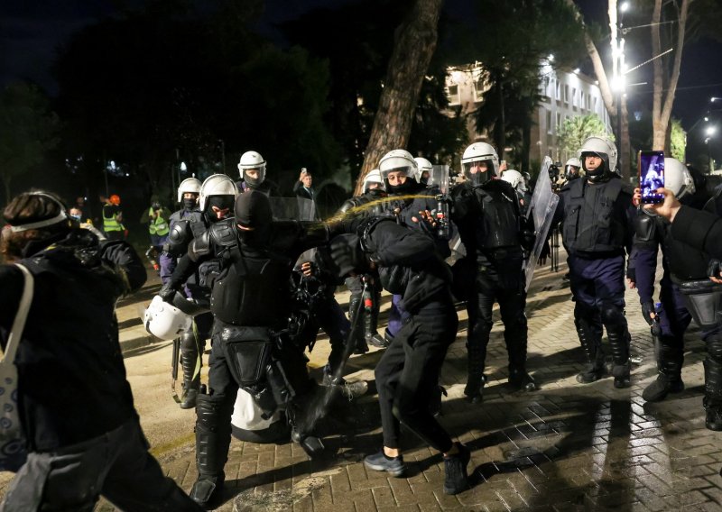 Albanija drastičnim mjerama suzbija prosvjede: Za sudjelovanje uvedena paprena novčana kazna