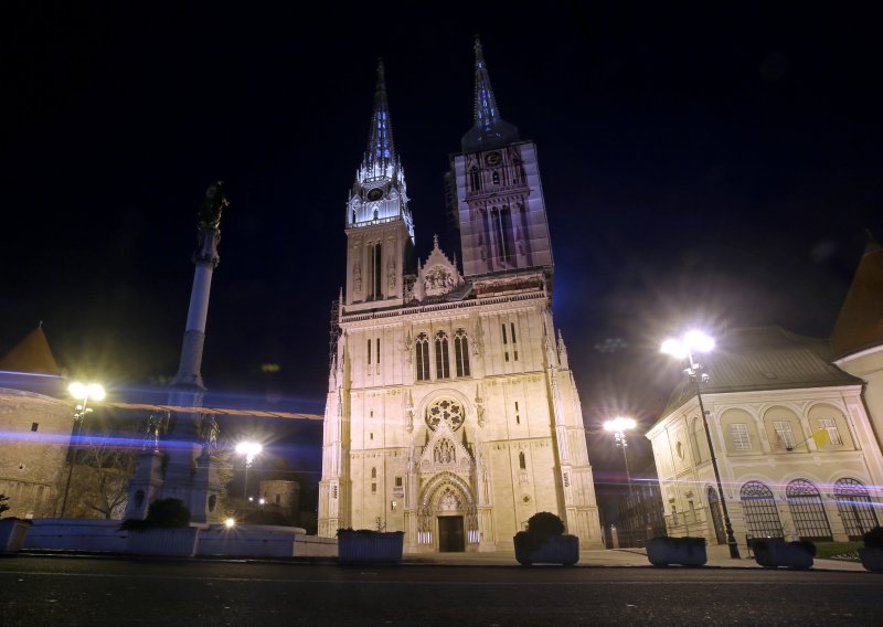 Zagrebačkoj katedrali vraća se dio starog sjaja: Obnovljeni vitraji stari više od 100 godina
