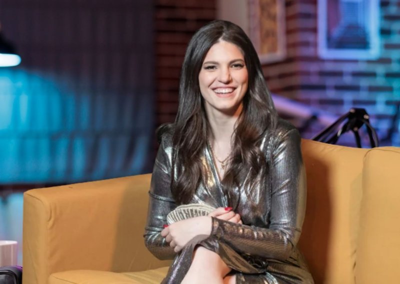 Mnogi nisu znali da Tina Vukov ima novi posao: Pjevačica preuzela mikrofon na radiju i oduševila publiku