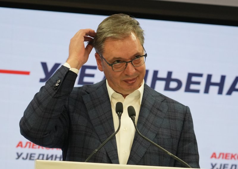 Hoće li Vučić odgovarati za pad nadstrešnice? Objavljena knjiga koja bi ga mogla srušiti...