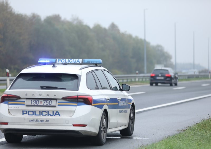 Na autocesti A3 'blicao' vozačima ispred sebe. Evo koliku kaznu je dobio