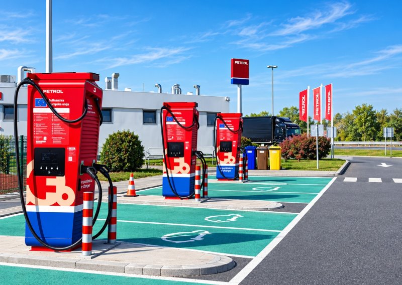 Petrol širi mrežu ultrabrzog punjenja za osobna i teretna električna vozila na autocestama: u rad pušteno još 18 priključaka