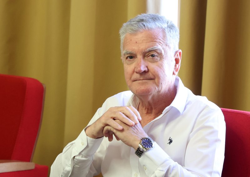 Gradonačelnik Željko Burić dirljivim se riječima oprostio od glazbenog velikana sa šibenskog Varoša