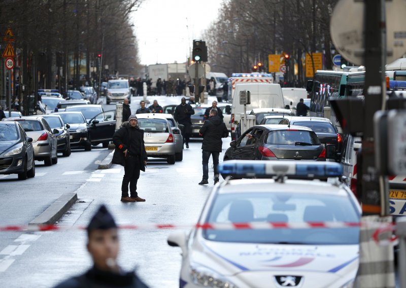 Muškarac ubijen u Parizu nosio zastavu Islamske države