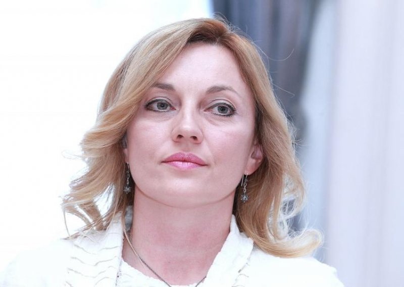 Nastavlja se rat oko mandarina vladajućih i Petir