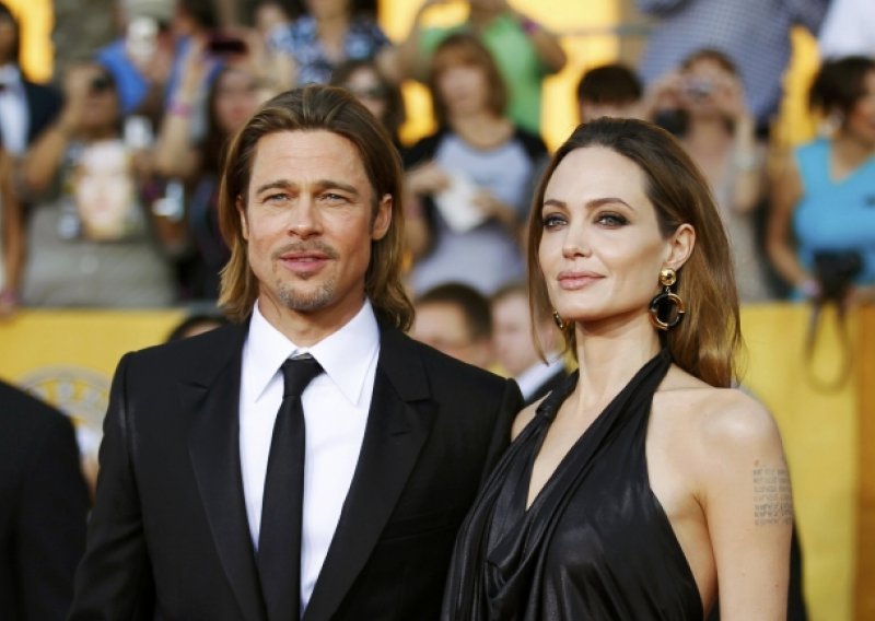 Angelina i Brad ne mogu sakriti zaljubljene poglede