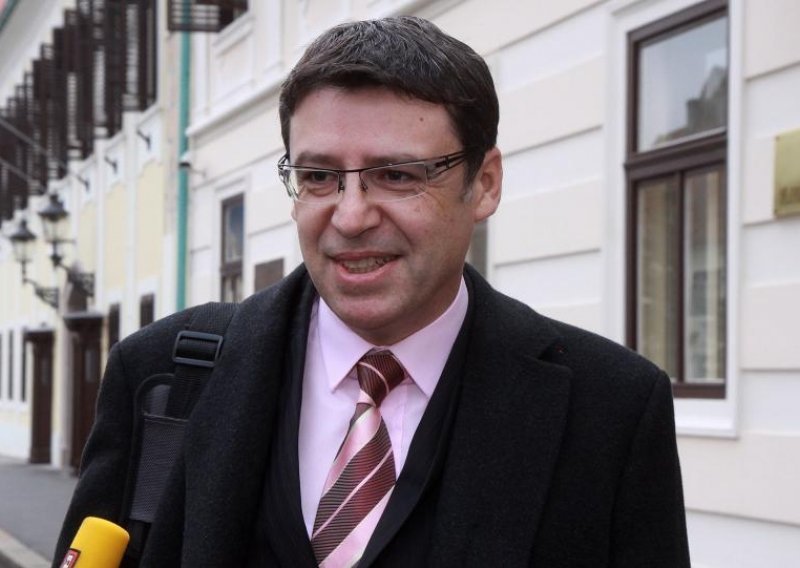 Jovanović će licencirati ravnatelje osnovnih škola