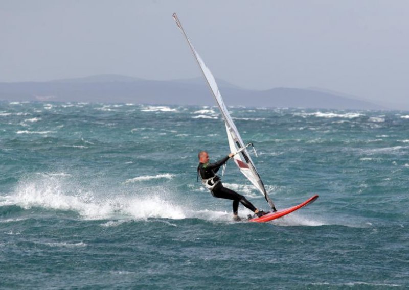 Najpoznatiji surfer na svijetu snima video o Hrvatskoj