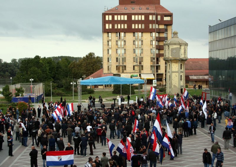 Tadić nije dobrodošao u Vukovar