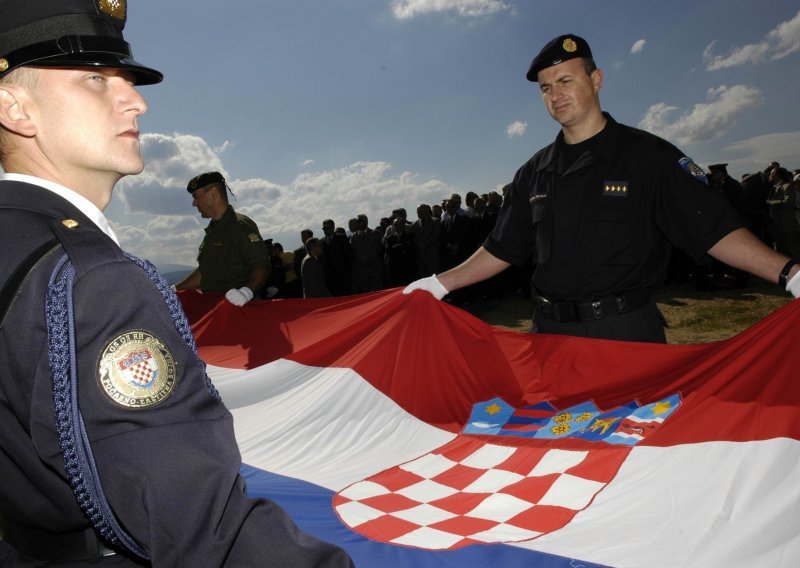 Hrvati i Srbi zajedno u Kninu za iskren pogled u budućnost