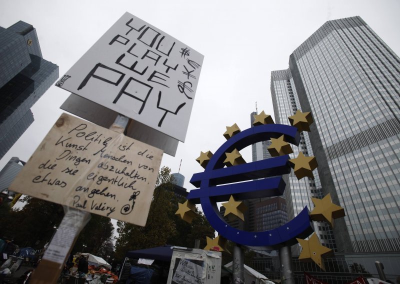 Lavrov: Sile istoka pomoći će eurozoni