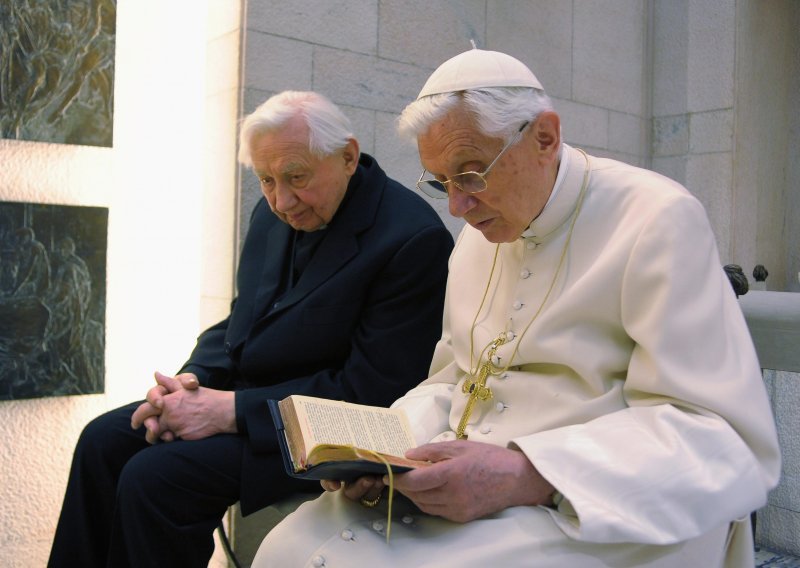 Benedikt XVI. s bratom slavi 85. rođendan