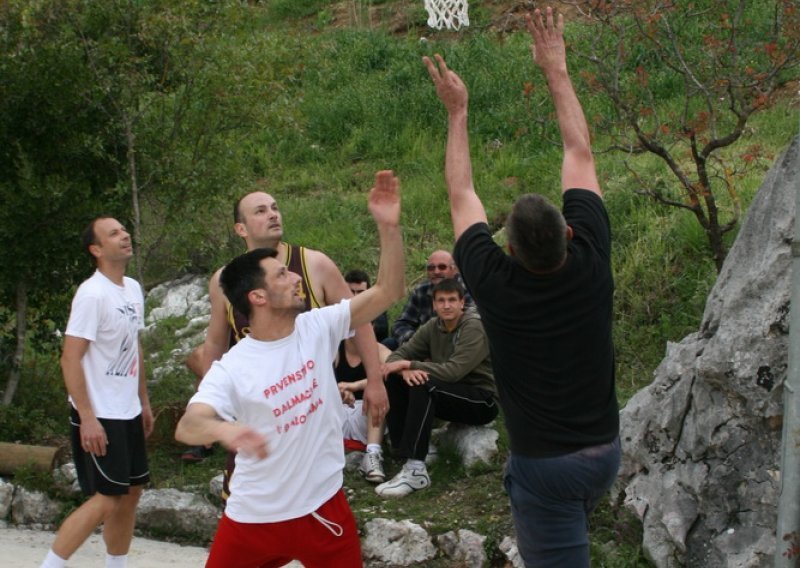 Vujčić uveličao prvi SP u guvno basketu