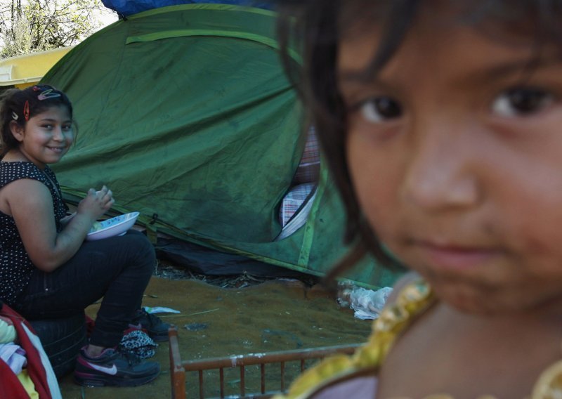 Francuska pokušava pomiriti tvrdi i meki pristup Romima