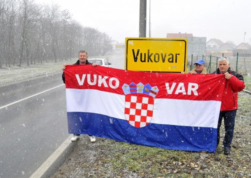 Civil action group from Vukovar presents Sabor with appeal