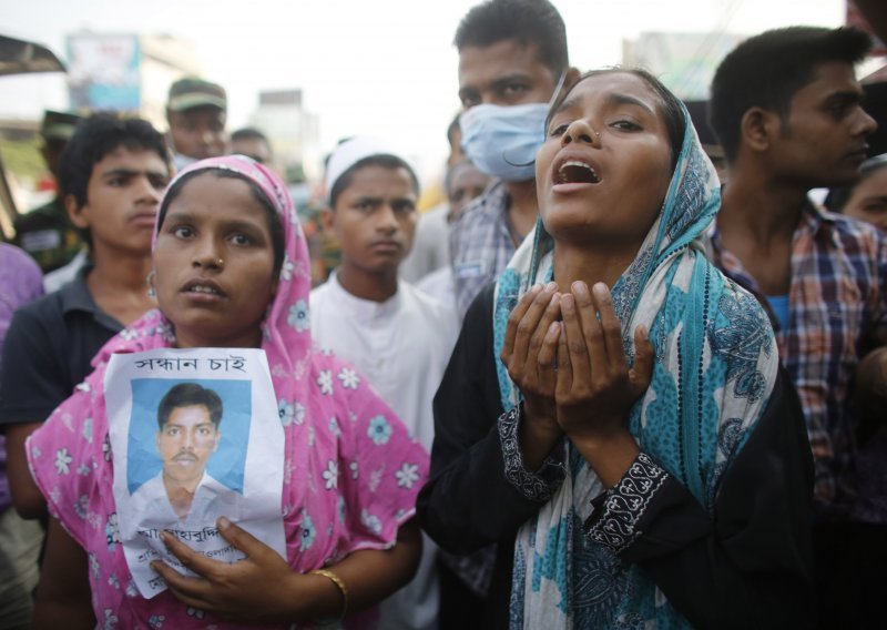 U urušavanju zgrade u Bangladešu 1125 mrtvih