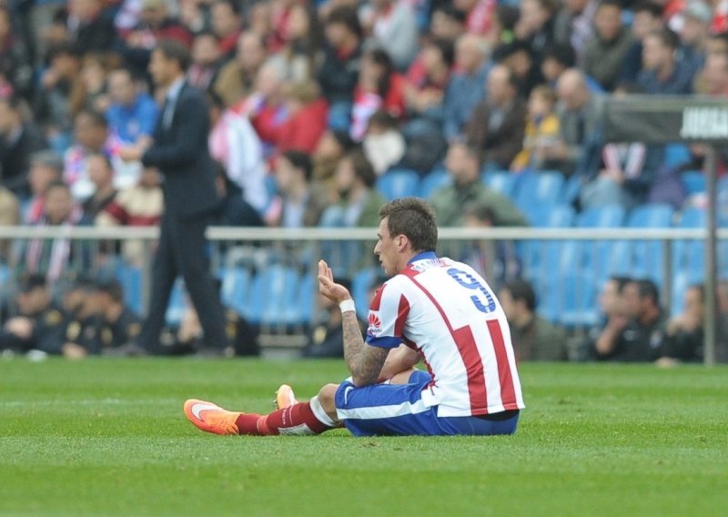 Trenutak straha za Atletico: Mandžo u bolovima napustio teren!