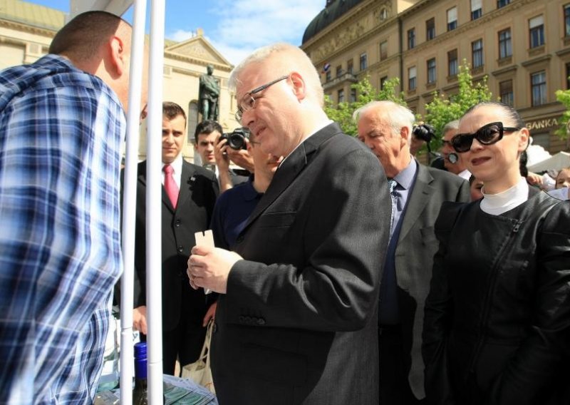 Josipović Holy uvjerio da je 'zelen' pa ga i službeno podržala