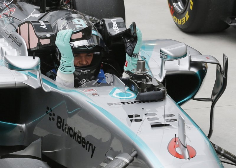 Rosberg starta prvi, Hamilton mu 'puše za vratom'