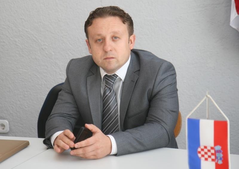 HSP AS traži uvođenje viza za građane Srbije