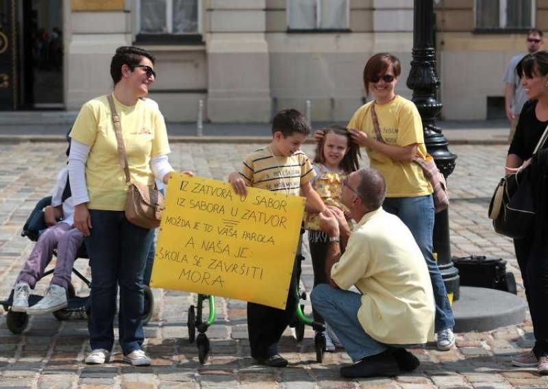 Djeca s asistentima u nastavi vraćaju se u školu