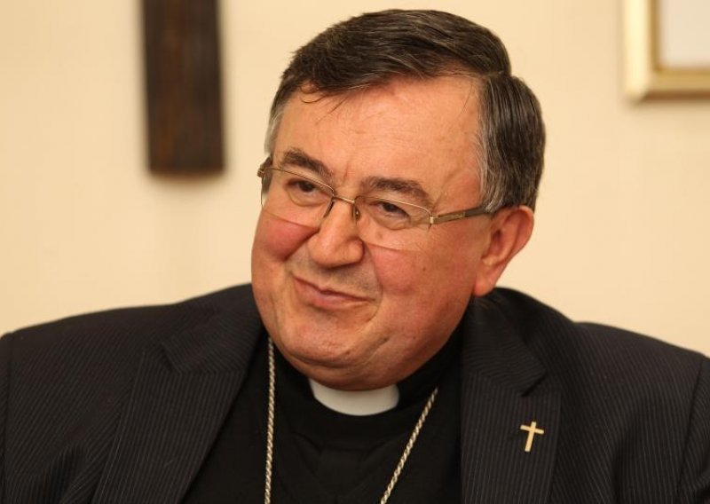 Kardinal Puljić: Poruka radosti Božića vraća nadu u vremenu velikih kušnji