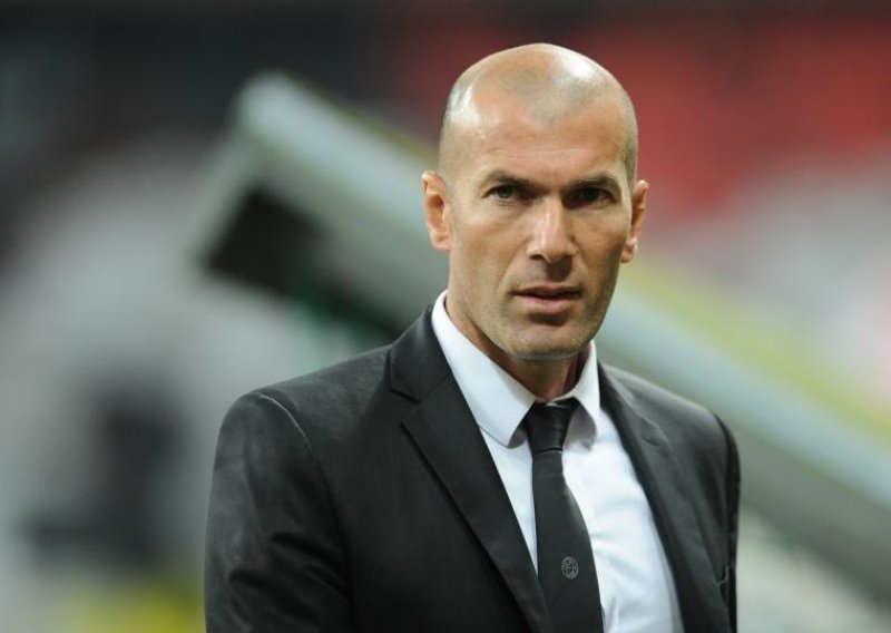 'Džonom' na legendu! Suspendirali su velikog Zidanea