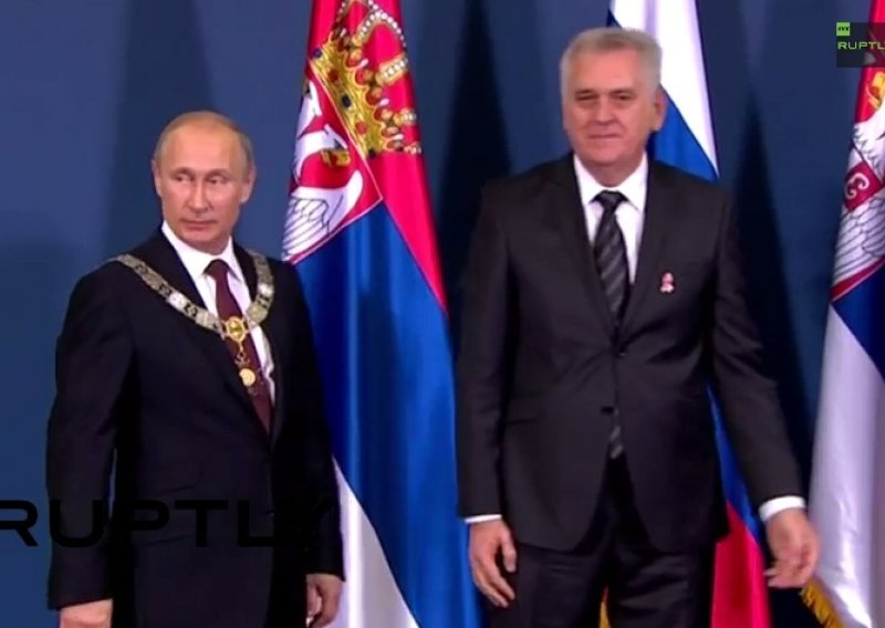 Nikolić uručio Putinu najveće srpsko odlikovanje