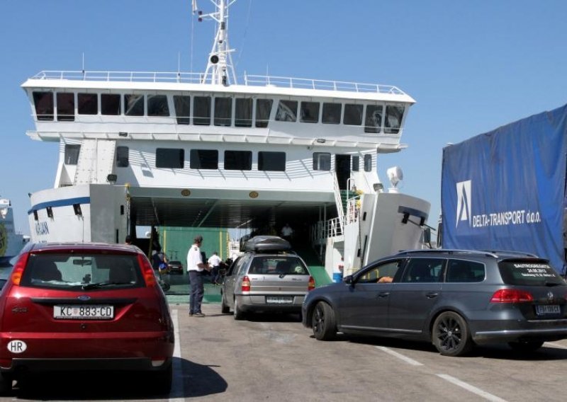 Radnici spremni za blokadu Trajektne luke Split