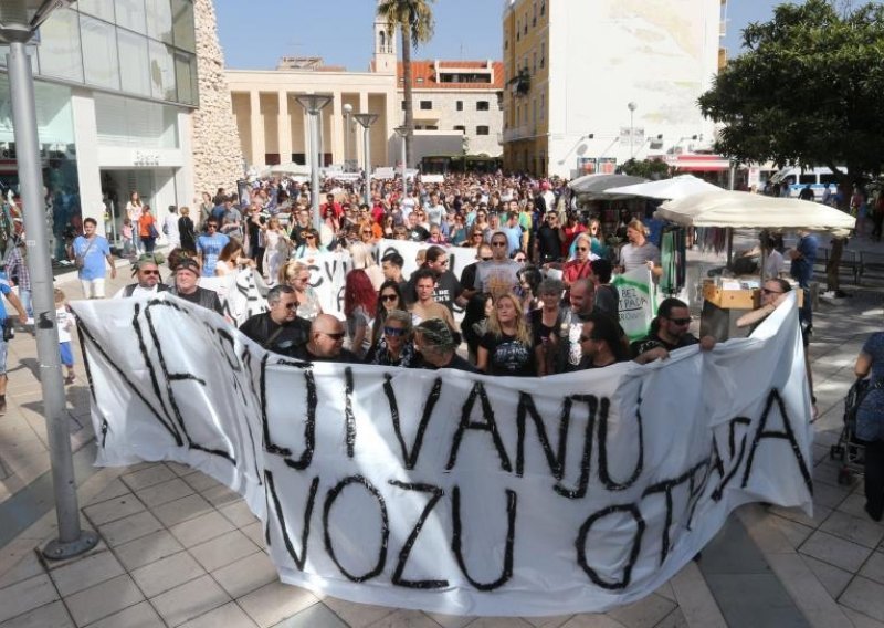 Masovni prosvjed u Splitu: Ne spaljivanju smeća!
