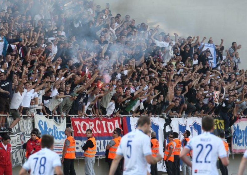 Hajduk opet izgnan s Poljuda, kreće velika utrka...