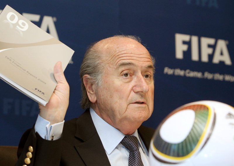 Blatter hvali Afrikance i grdi Nizozemce