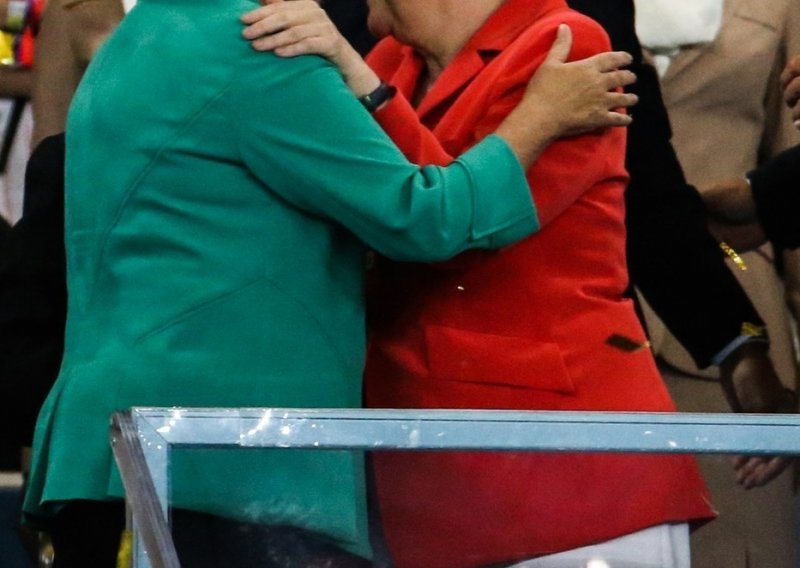 Dilma Rouseff i Neves idu u drugi krug