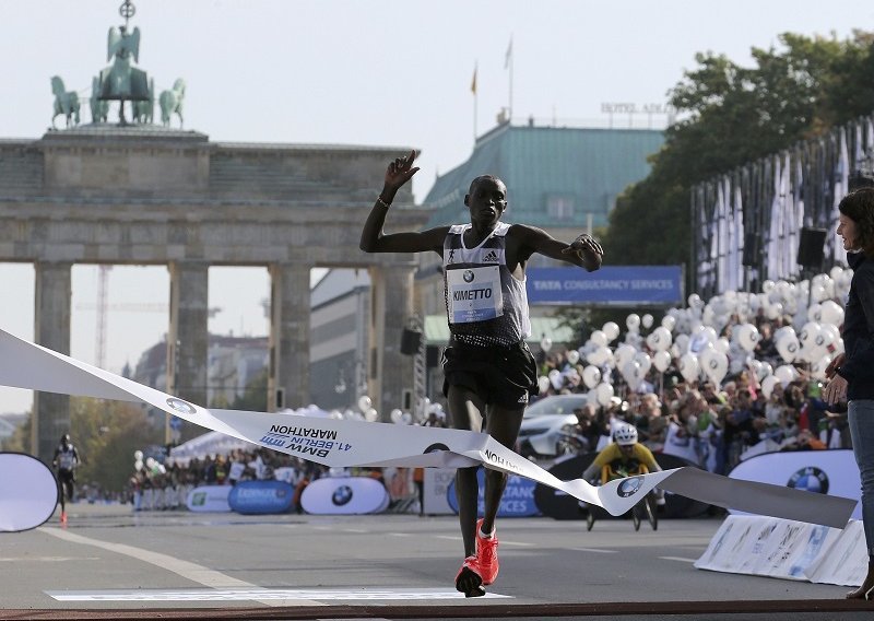 Srušio svjetski rekord i postao novi kralj maratona!