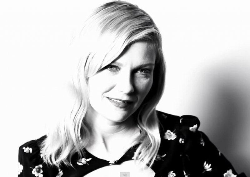 Kirsten Dunst objavila rat selfie fotkama!