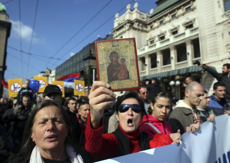 'Smrad sodomski zagadio prijestolni grad Beograd'