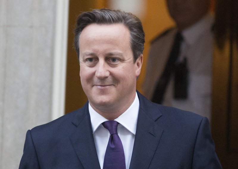 Cameron upozorava na posljedice brexita, funta pada