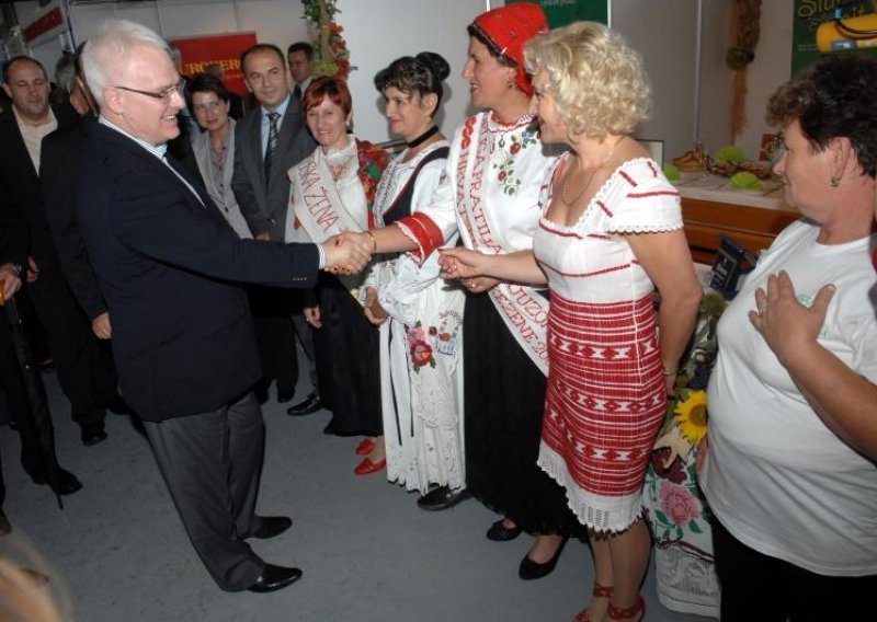 Josipović bi 'sažeo' županije u pet do osam regija
