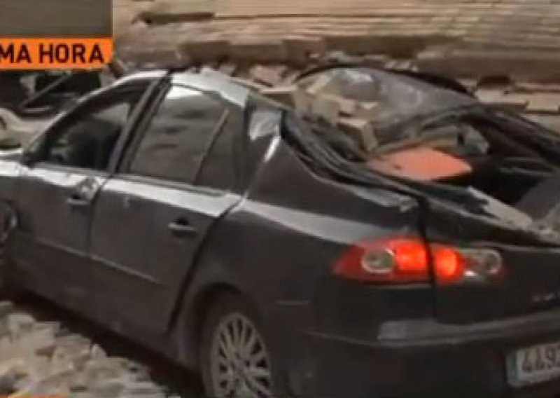 U potresu u Kini najmanje 50 poginulih, oštećeno 20.000 kuća