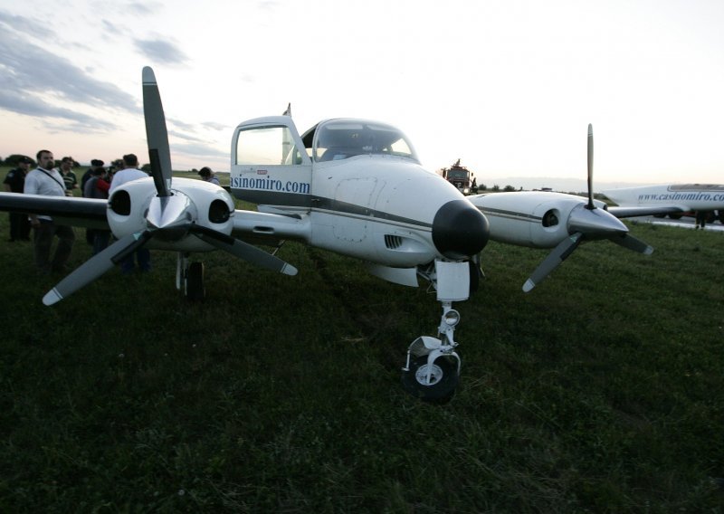 U Bihaću se avion srušio na kuću