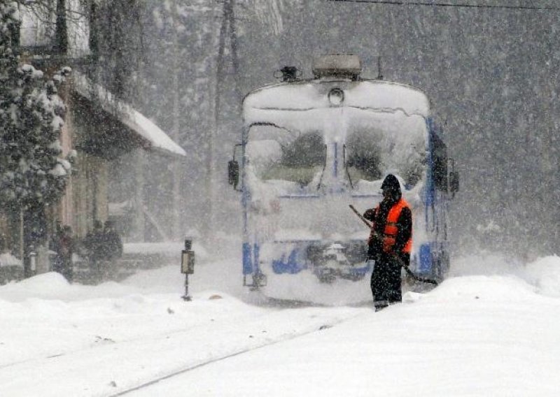 Niske temperature zaledile broj vlakova u Zagrebu