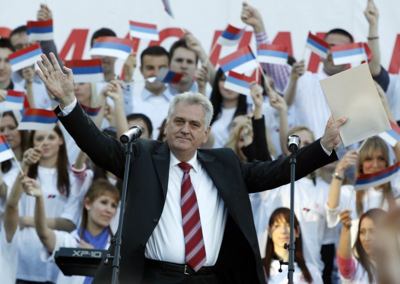 Nikolic 2 pct ahead of Tadic in Serbian presidential runoff