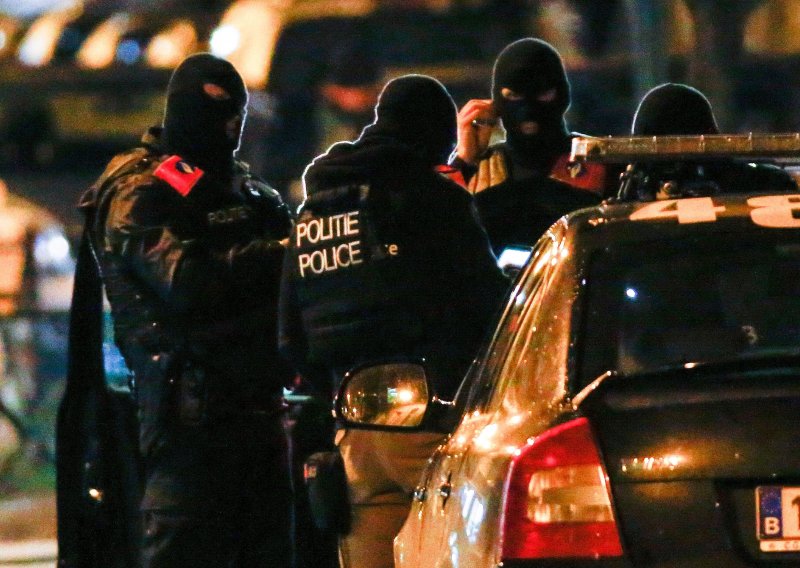 U Bruxellesu uhićeno 16 osoba, Abdeslam još u bijegu