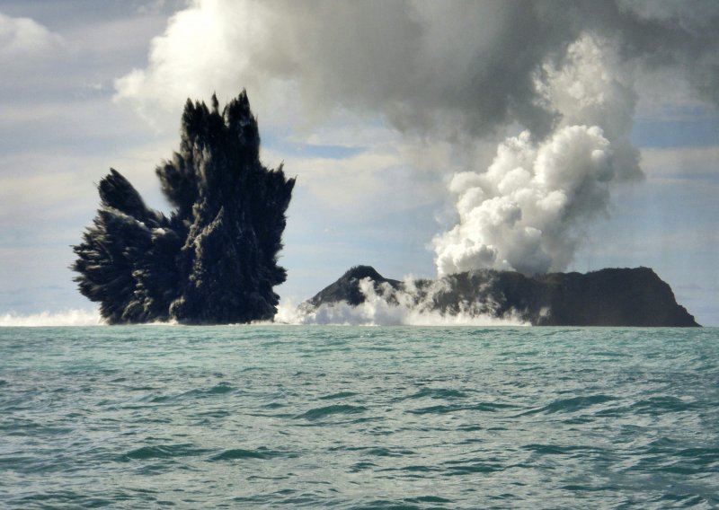 Snimili erupciju najdubljeg podvodnog vulkana